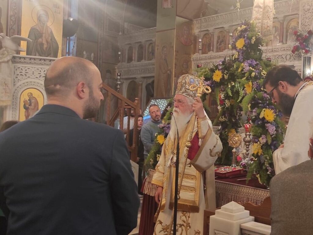 Την Πρώτη Ανάσταση στον Ι.Ν. Αγίων Αποστόλων Πέτρου και Παύλου Πεύκης παρακολούθησε ο Δήμαρχος Λυκόβρυσης – Πεύκης Μάριος Ψυχάλης 4 Την Πρώτη Ανάσταση στον Ι.Ν. Αγίων Αποστόλων Πέτρου και Παύλου Πεύκης παρακολούθησε ο Δήμαρχος Λυκόβρυσης – Πεύκης Μάριος Ψυχάλης