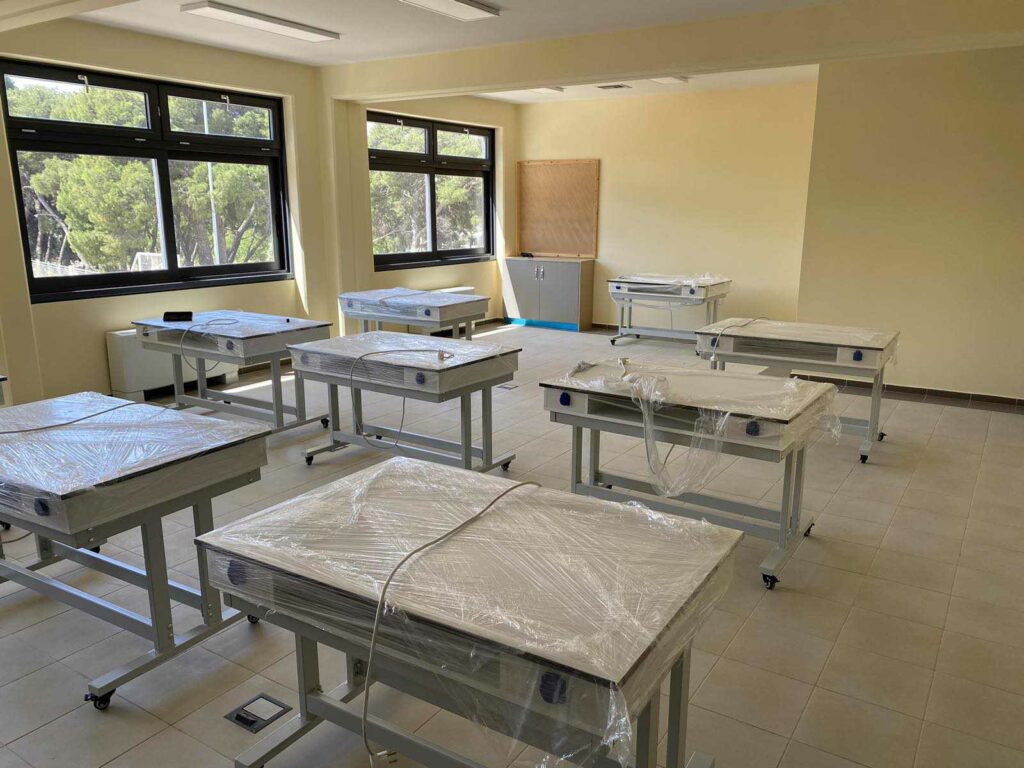 Τον εξοπλισμό του 3ου Δημοτικού Σχολείου Λυκόβρυσης παρέλαβε ο δήμαρχος Λυκόβρυσης – Πεύκης, Μάριος Ψυχάλης