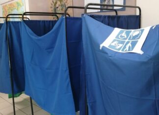 Παραλαβή εκλογικών σάκων και tablets από τους Δικαστικούς Αντιπροσώπους