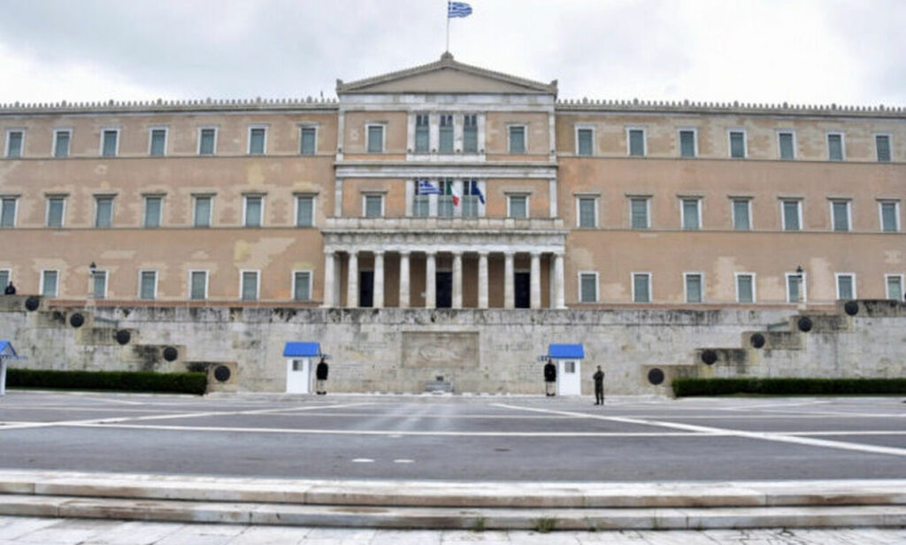 Β. Ξυπολυτάς: "Δημοκρατία και κοινωνία συμβαδίζουν σε δρόμους σύνθεσης και ενσωμάτωσης" 4 Β. Ξυπολυτάς: "Δημοκρατία και κοινωνία συμβαδίζουν σε δρόμους σύνθεσης και ενσωμάτωσης"