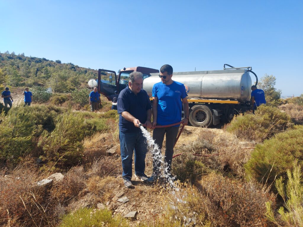 Ο Δήμος Κηφισιάς συμμετείχε στο εθελοντικό πότισμα του ΣΠΑΠ στον Κοκκιναρά 3 Ο Δήμος Κηφισιάς συμμετείχε στο εθελοντικό πότισμα του ΣΠΑΠ στον Κοκκιναρά