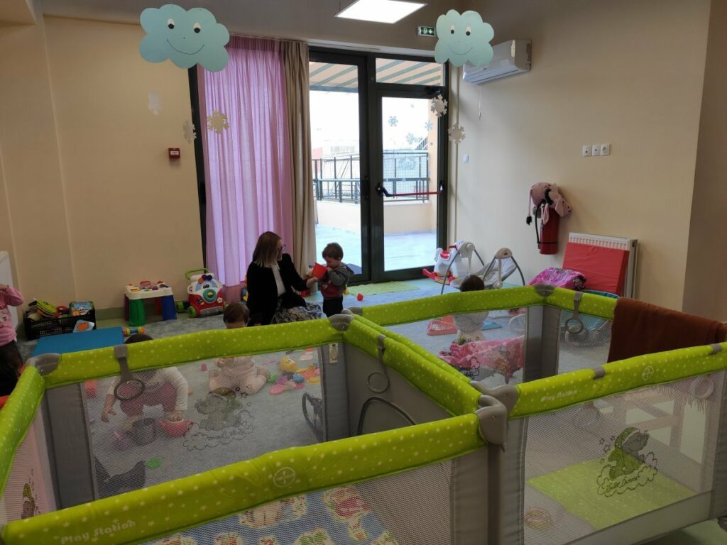 Το σύνολο των εγγραφών – επανεγγραφών στους δημοτικούς βρεφονηπιακούς σταθμούς καλύπτει και φέτος ο Δήμος Ηρακλείου Αττικής – Κανένα παιδί εκτός δομών