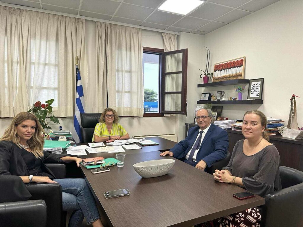 Συνάντηση Δημάρχου με τον Κοσμήτορα της Σχολής Επιστημών Υγείας ΕΚΠΑ Καθηγητή κ. Εμμανουήλ Πικουλή για την ψυχολογική/υγειονομική στήριξη των πληγέντων 3 Συνάντηση Δημάρχου με τον Κοσμήτορα της Σχολής Επιστημών Υγείας ΕΚΠΑ Καθηγητή κ. Εμμανουήλ Πικουλή για την ψυχολογική/υγειονομική στήριξη των πληγέντων