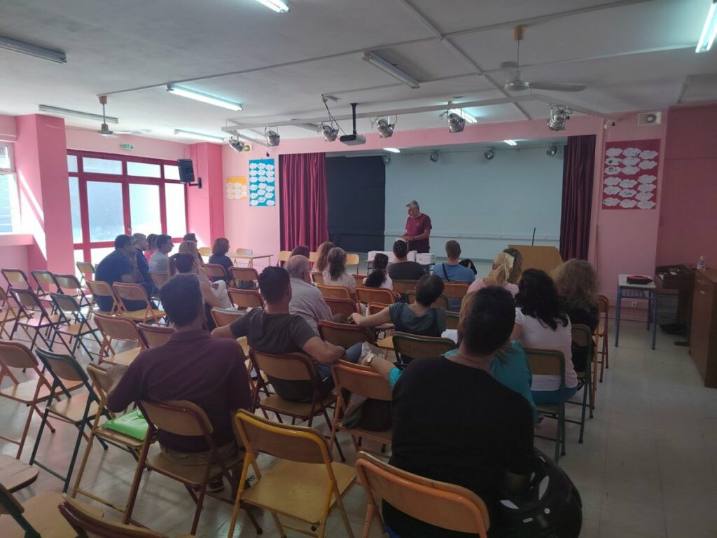 Φορητοί απινιδωτές στα σχολεία του Δήμου Ηρακλείου Αττικής