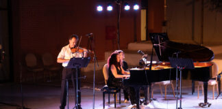 «Μάγεψαν» το κοινό των «Μενανδρείων» η Tζένια Μανουσάκη και οι Φίλοι της