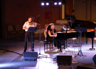 «Μάγεψαν» το κοινό των «Μενανδρείων» η Tζένια Μανουσάκη και οι Φίλοι της