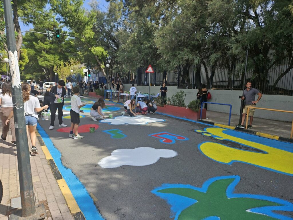 Τα παιδιά ζωγραφίζουν για ένα ασφαλέστερο οδικό δίκτυο: Outta Climate Festival στον Δήμο Ηρακλείου Αττικής 3 Τα παιδιά ζωγραφίζουν για ένα ασφαλέστερο οδικό δίκτυο: Outta Climate Festival στον Δήμο Ηρακλείου Αττικής