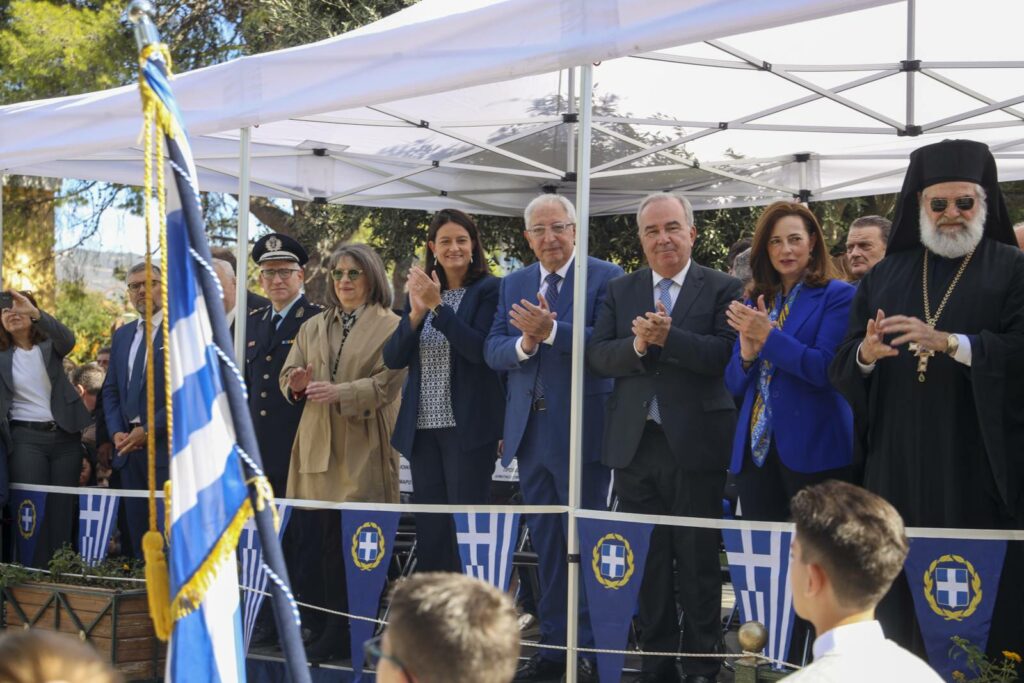 Το Μαρούσι σημαιοστολισμένο τίμησε με ιδιαίτερη λαμπρότητα τους ήρωες του Έπους του ’40 στην Εθνική Επέτειο της 28ης Οκτωβρίου 4 Το Μαρούσι σημαιοστολισμένο τίμησε με ιδιαίτερη λαμπρότητα τους ήρωες του Έπους του ’40 στην Εθνική Επέτειο της 28ης Οκτωβρίου