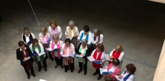 Η Μικτή Η Χορωδία 60+ του Δήμου συμμετείχε με ένα Χριστουγεννιάτικο αφιέρωμα στην έκθεση ” Το συλλογικό γουργουρητό”.