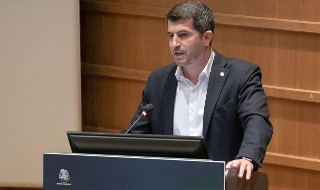 Μήνυμα Δημάρχου Κηφισιάς για την 51η επέτειο του Πολυτεχνείου 4 Μήνυμα Δημάρχου Κηφισιάς για την 51η επέτειο του Πολυτεχνείου