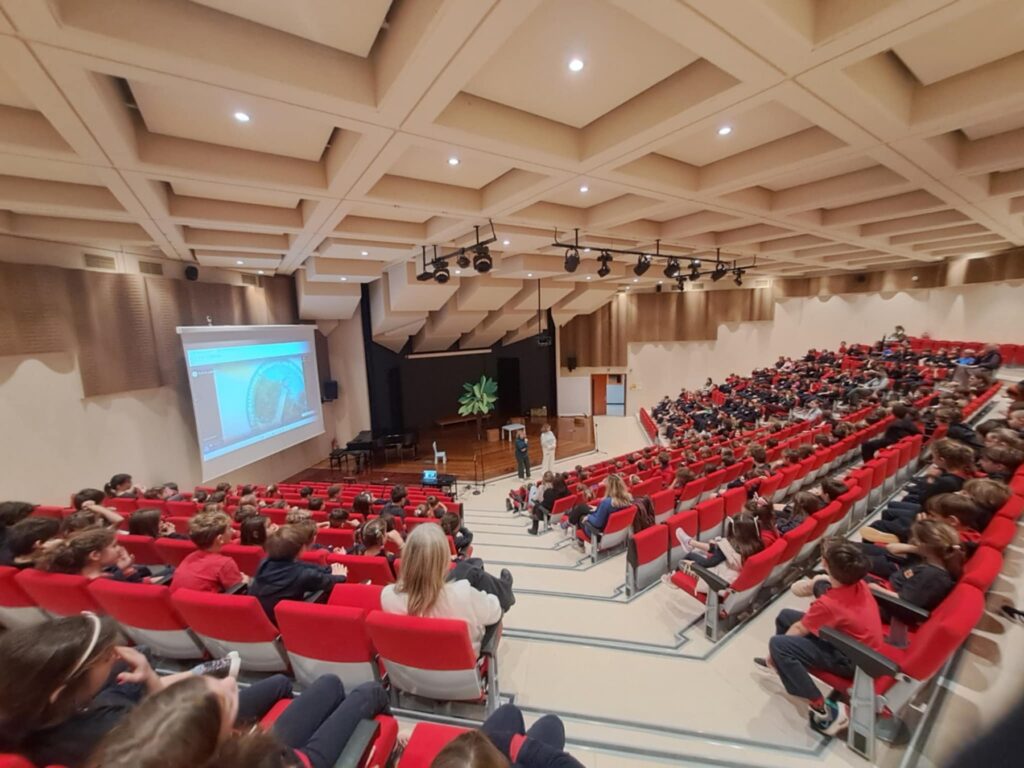 Ο ΠΕΦΙΠΟ σε ενημέρωση για τα αδέσποτα στις τάξεις του Δημοτικού στο Κολλέγιο Αθηνών