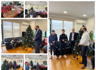 Χριστουγεννιάτικη Χαρά στο Δημαρχείο Πεύκης: Κάλαντα από τους Μαθητές και τη Φιλαρμονική