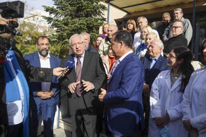 Έναρξη της Δράσης Προληπτικών Εξετάσεων για χρόνια νοσήματα στο Κεντρικό Κ.Α.Π.Η. Αμαρουσίου  παρουσία του Υπουργού Υγείας Άδωνι Γεωργιάδη και του Δήμαρχου Αμαρουσίου Θεόδωρου Αμπατζόγλου_675852cca29f2.jpeg