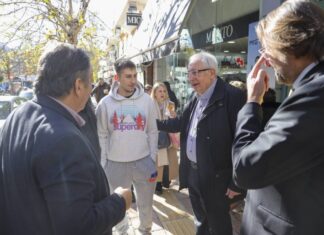 Επίσκεψη του Δημάρχου Αμαρουσίου, Θεόδωρου Αμπατζόγλου, στο Εμπορικό Κέντρο της πόλης την Παραμονή της Πρωτοχρονιάς