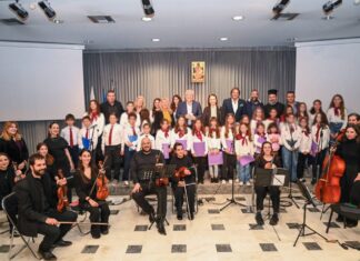 «Σήκωσαν» αυλαία οι Χριστουγεννιάτικες εκδηλώσεις του Δήμου Αμαρουσίου με τη συναυλία «Χριστός Γεννάται Δοξάσατε», της Παιδικής Χορωδίας & της Ορχήστρας Νέων του Δημοτικού Ωδείου, παρουσία του Δημάρχου Θ. Αμπατζόγλου