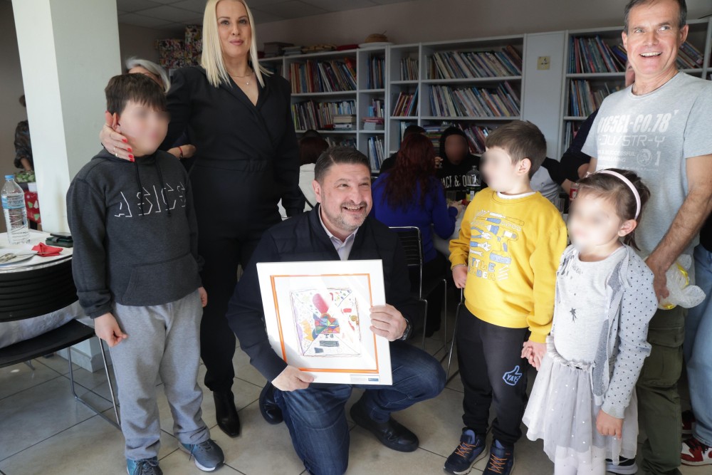 Με τα παιδιά των Παιδικών Χωριών SOS το πρωτοχρονιάτικο γεύμα του Νίκου Χαρδαλιά και της συζύγου του 23 IMG-20250102-WA0030-1000x667