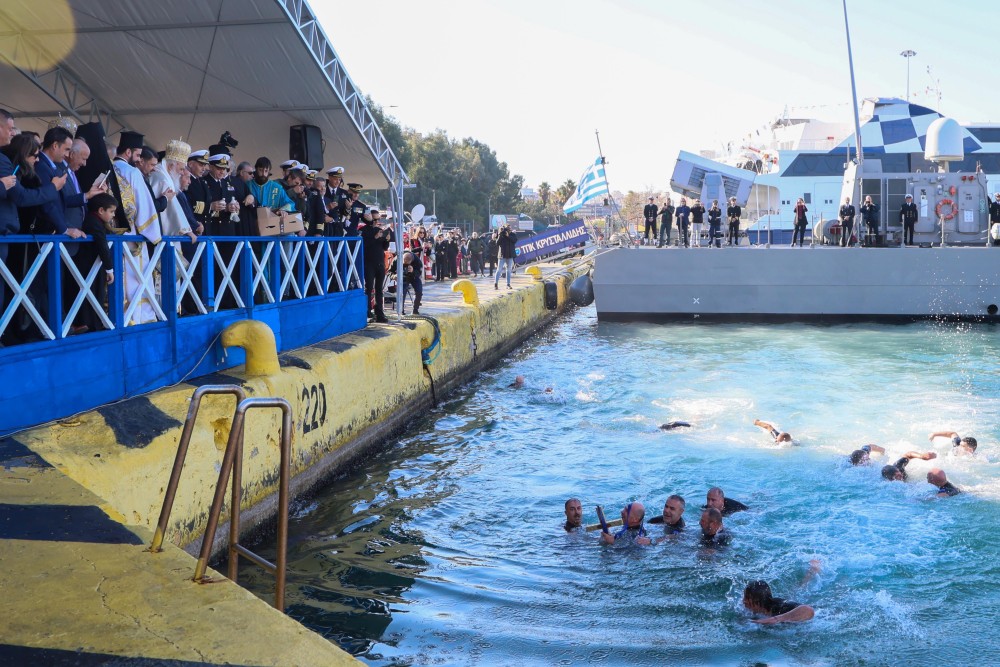 Στον Πειραιά γιόρτασε τα Θεοφάνεια ο Περιφερειάρχης Αττικής 26 b5b8d307-2a13-41ff-a5b1-249579dde9eb-1000x667