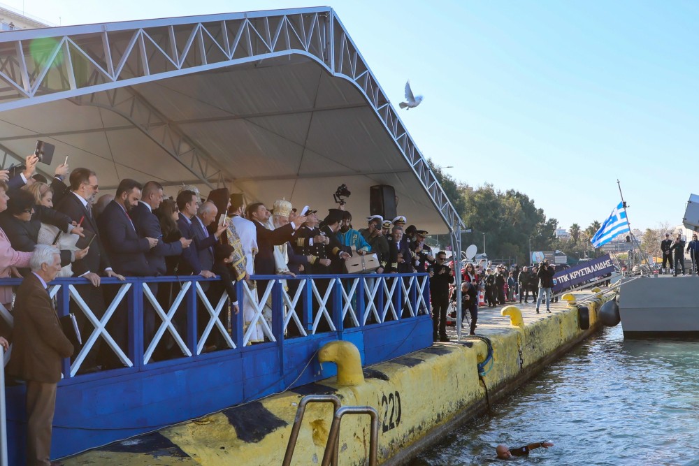 Στον Πειραιά γιόρτασε τα Θεοφάνεια ο Περιφερειάρχης Αττικής 29 cfc99cdc-dd38-4591-8430-ccba9cbe1b5d-1000x667