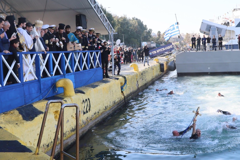 Στον Πειραιά γιόρτασε τα Θεοφάνεια ο Περιφερειάρχης Αττικής 30 d5101fc0-238d-4ad1-9665-b858612f9855-1000x667