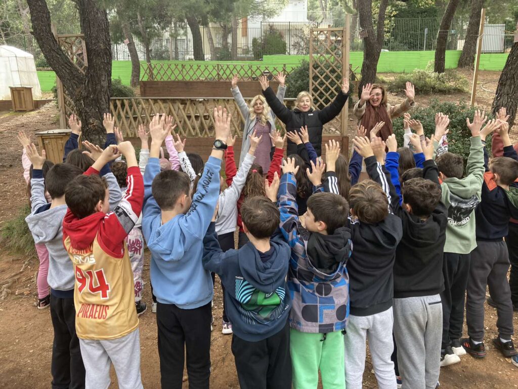 Καλλιεργώντας το Μέλλον: Το 1ο Δημοτικό Σχολείο Διονύσου ανθεί με τον λαχανόκηπο του THALLA! 3 Καλλιεργώντας το Μέλλον: Το 1ο Δημοτικό Σχολείο Διονύσου ανθεί με τον λαχανόκηπο του THALLA!
