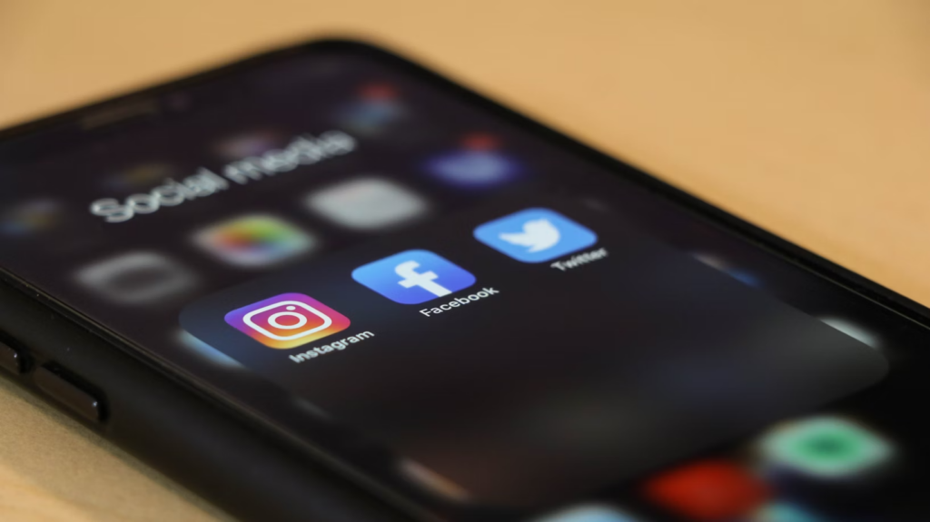Η Επίδραση των Social Media στην Ψυχική Υγεία: Η Διπλή Όψη του Νομίσματος