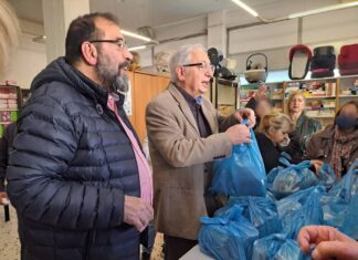 Στη δράση διανομής σαρακοστιανών εδεσμάτων σε ευπαθείς συμπολίτες συμμετείχε ο Δήμαρχος Αμαρουσίου Θ. Αμπατζόγλου