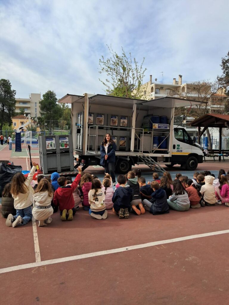 Συνεχίζεται η δράση ενημέρωσης και ευαισθητοποίησης των μαθητών για την Ανακύκλωση μέσω του προγράμματος της "The Green City"! 4 Συνεχίζεται η δράση ενημέρωσης και ευαισθητοποίησης των μαθητών για την Ανακύκλωση μέσω του προγράμματος της "The Green City"!