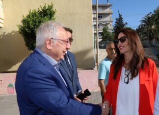 Την ισχυρή διάκριση του 18ου Δημοτικού Σχολείου Αμαρουσίου ως πρότυπο σχολείο καινοτομίας και συνεργασίας στην εκπαίδευση, επιβραβεύει ο Δήμαρχος Αμαρουσίου Θ. Αμπατζόγλου