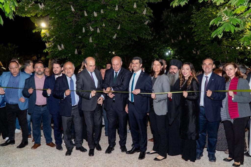 Λαμπερά και πολύχρωμα τα εγκαίνια της 71ης Ανθοκομικής Έκθεσης Κηφισιάς στο ολάνθιστο Άλσος