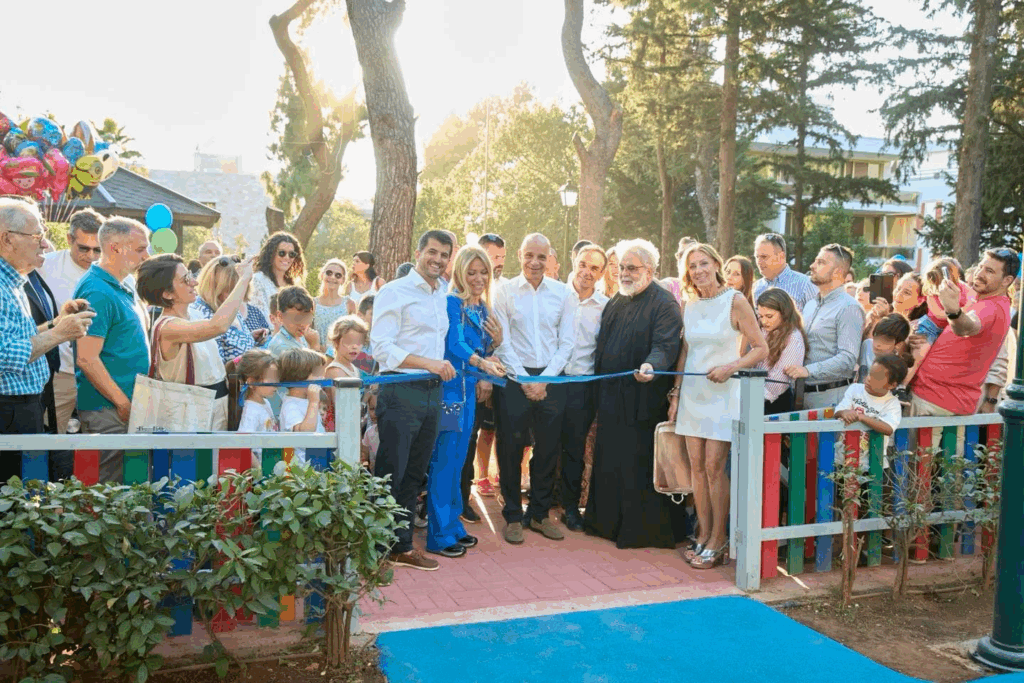 Εγκαινιάστηκε στο Κεφαλάρι η ομορφότερη παιδική χαρά της πόλης με χορηγία της οικογένειας Λάτση