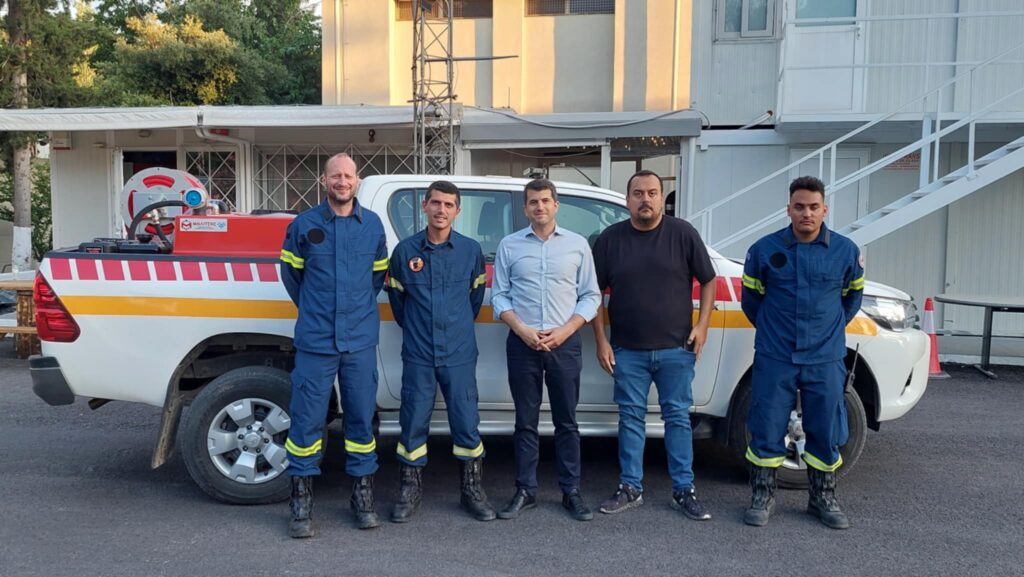 Επιχειρησιακά "ετοιμοπόλεμο" το νέο πυροσβεστικό όχημα από τον Δήμο στους εθελοντές της Ο.Ε.Δ.Δ. – Εκάλη 2000
