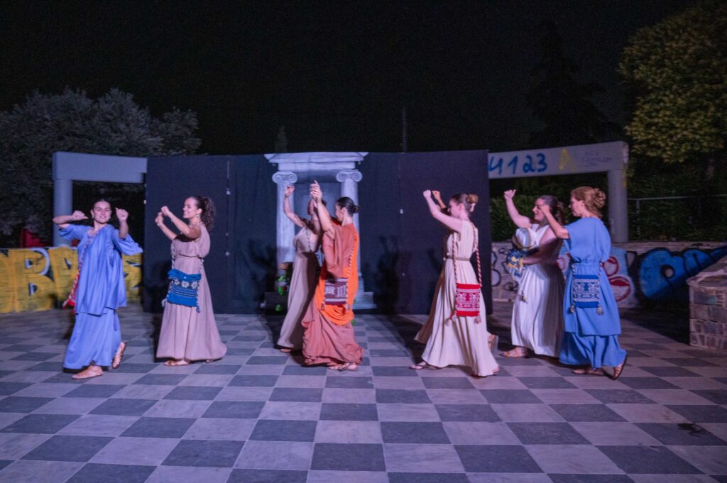 Παρουσιάστηκαν οι «Θεσμοφοριάζουσες» του Αριστοφάνη, την Παρασκευή, 13 Ιουνίου στη Λυκόβρυση