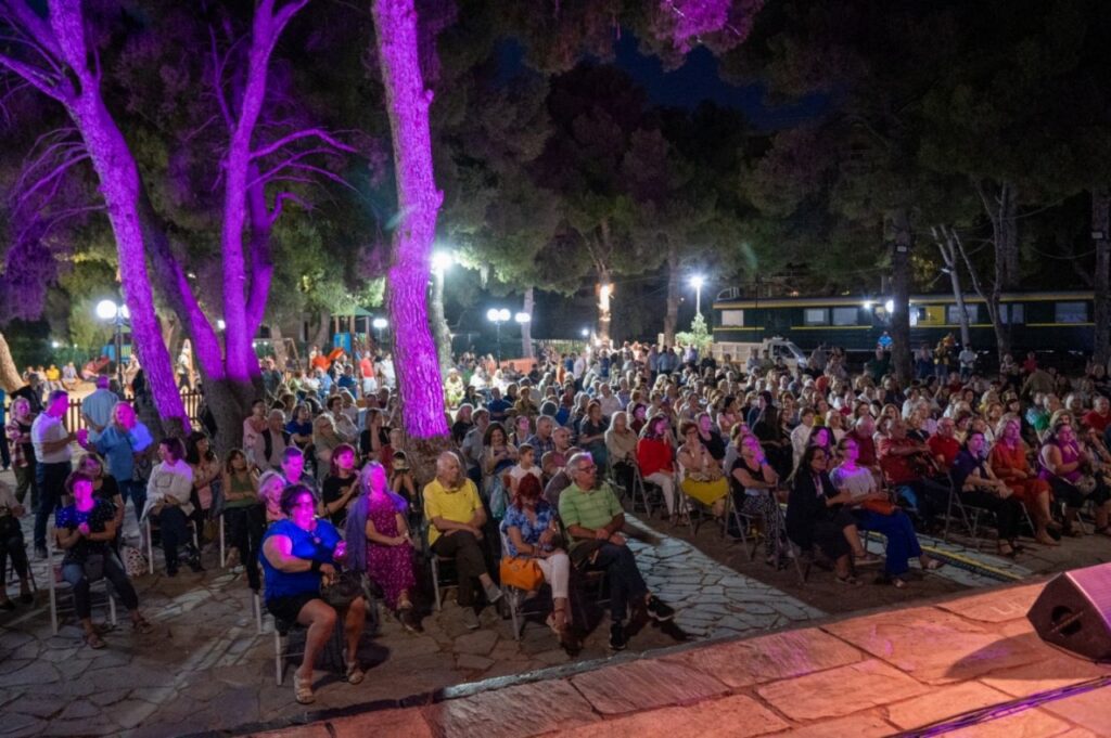 Πραγματοποιήθηκε με εντυπωσιακή επιτυχία η συναυλία-αφιέρωμα στον Γρηγόρη Μπιθικώτση, στο άλσος Βαρβαρέσου 9 Πραγματοποιήθηκε με εντυπωσιακή επιτυχία η συναυλία-αφιέρωμα στον Γρηγόρη Μπιθικώτση, στο άλσος Βαρβαρέσου