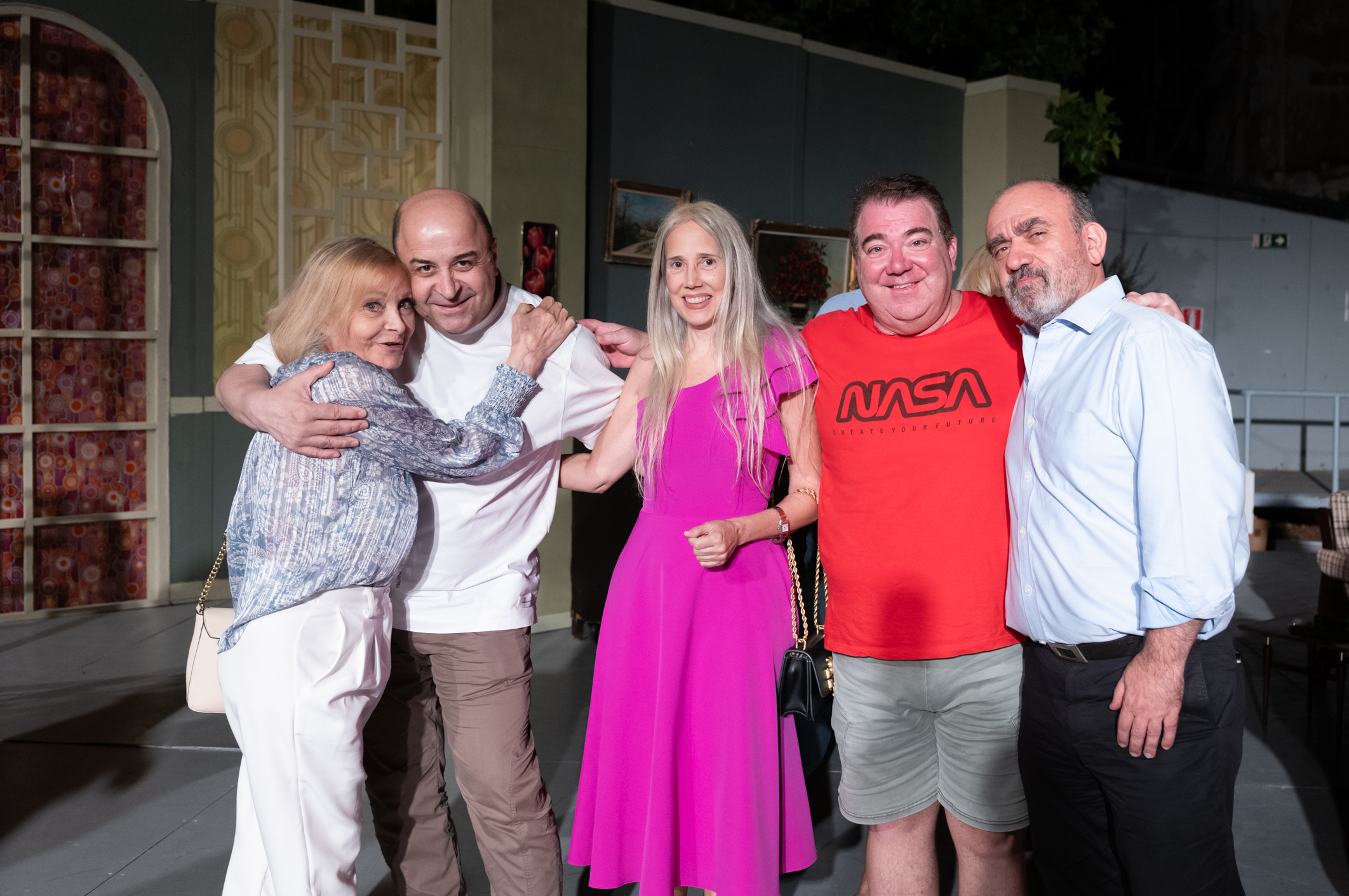 Άφθονο γέλιο χάρισε ο «Μανωλάκης… ο βομβιστής» στο κατάμεστο από θεατές Δημαρχείο Κηφισιάς 20 Alt