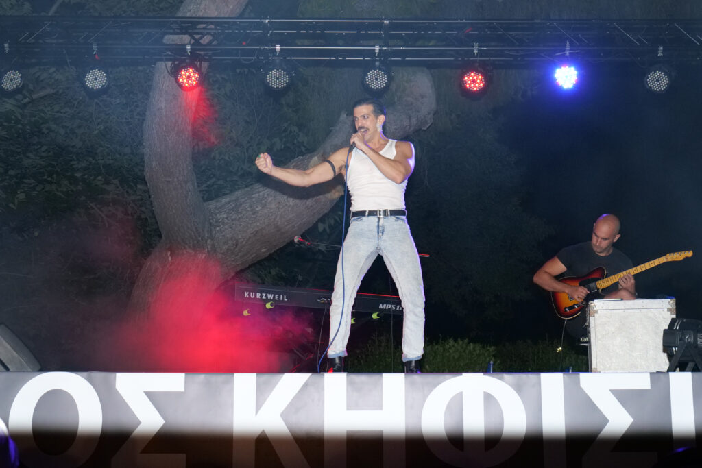 Εντυπωσιακό show στος Άλσος με «ψυχή του πάρτι» τον... Freddie Mercury! 3 Εντυπωσιακό show στος Άλσος με «ψυχή του πάρτι» τον... Freddie Mercury!