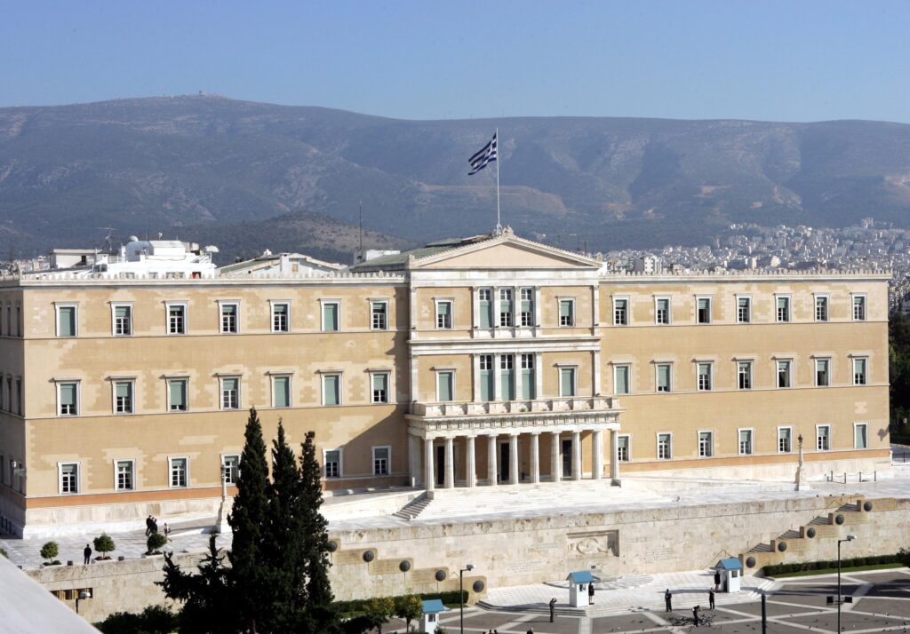 Μήνυμα Δήμαρχου Κηφισιάς για την 51η επέτειο αποκατάστασης της Δημοκρατίας 3 Μήνυμα Δήμαρχου Κηφισιάς για την 51η επέτειο αποκατάστασης της Δημοκρατίας