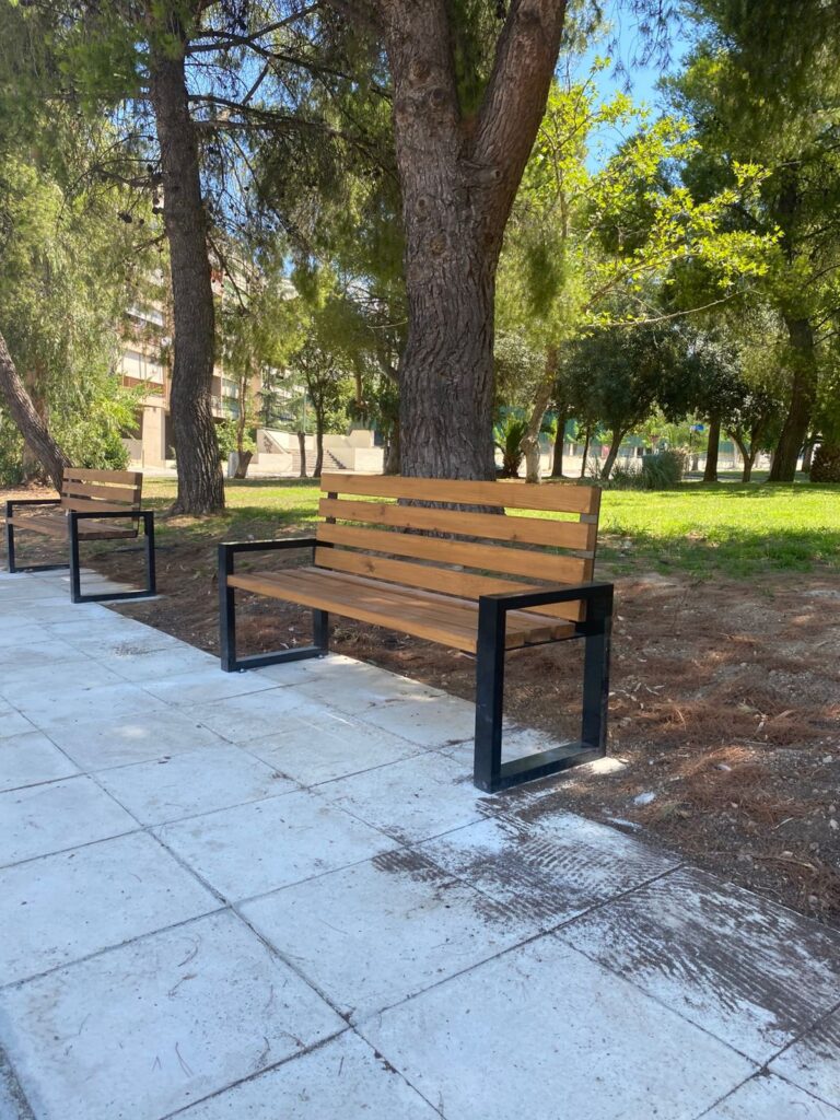Νέα παγκάκια στην οδό Εράσμου, στο Ηλιακό Χωριό 5 Νέα παγκάκια στην οδό Εράσμου, στο Ηλιακό Χωριό