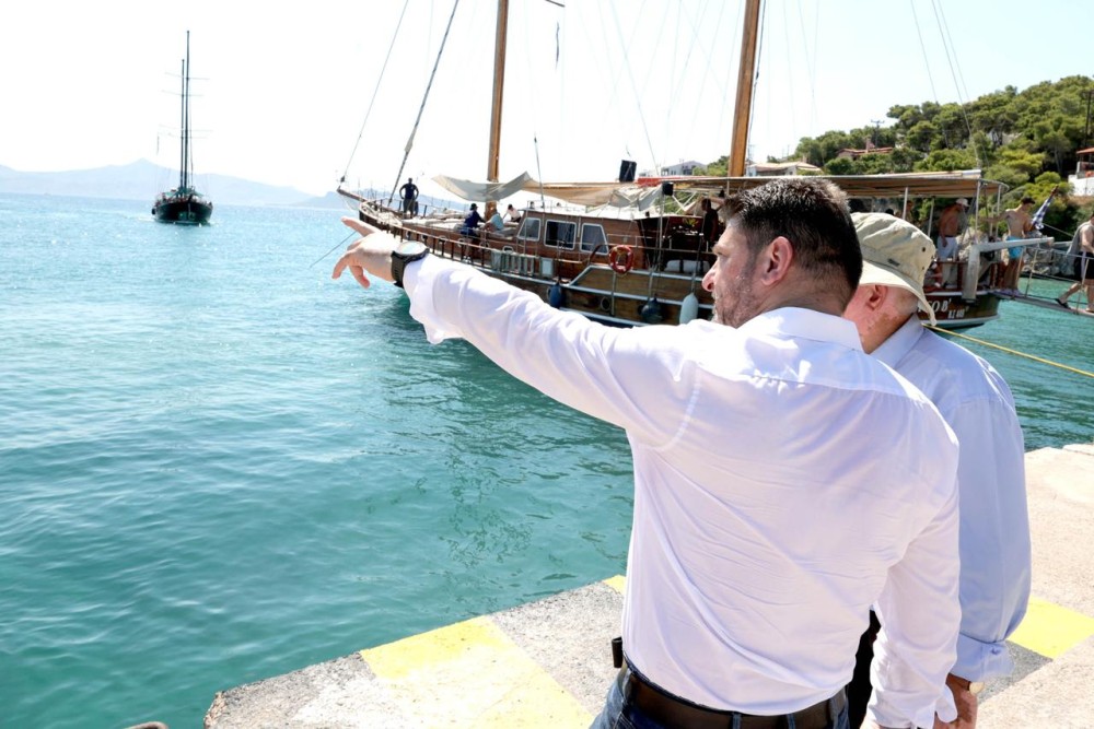 Νίκος Χαρδαλιάς από το Αγκίστρι: «Το νησί έχει δικαίωμα στο καθαρό πόσιμο νερό και σε επαρκείς υποδομές, είμαστε εδώ για να είμαστε χρήσιμοι» 21 11-1-1000x667