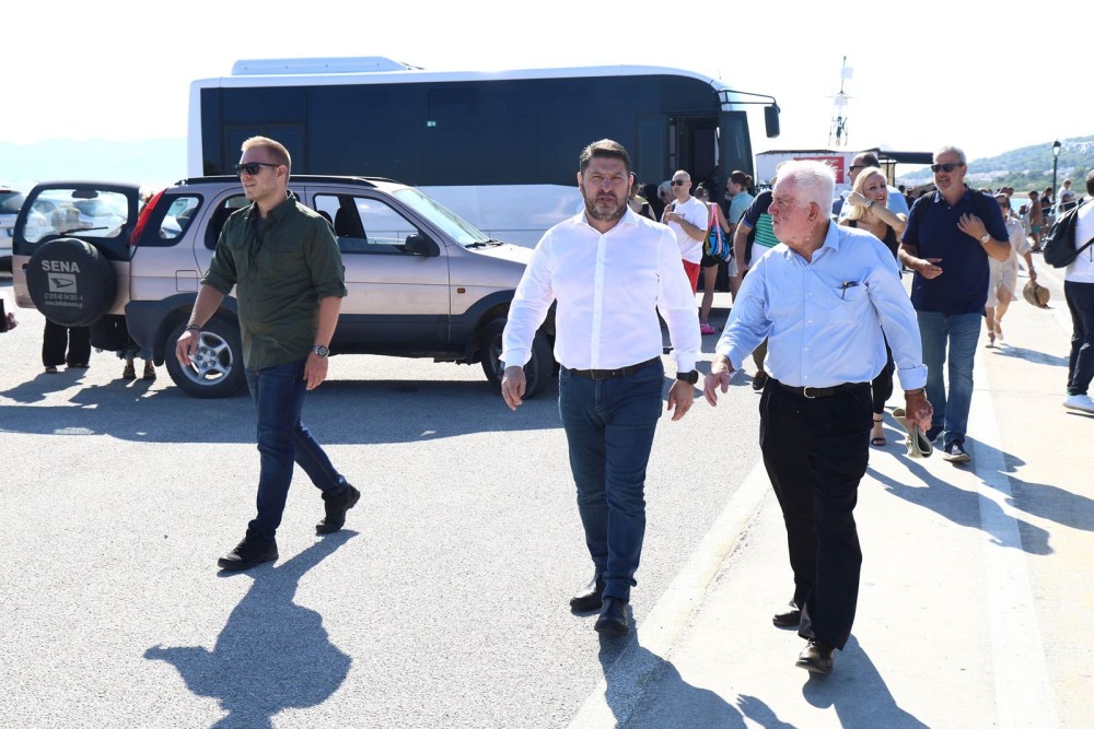 Νίκος Χαρδαλιάς από το Αγκίστρι: «Το νησί έχει δικαίωμα στο καθαρό πόσιμο νερό και σε επαρκείς υποδομές, είμαστε εδώ για να είμαστε χρήσιμοι» 28 3-2-1000x667