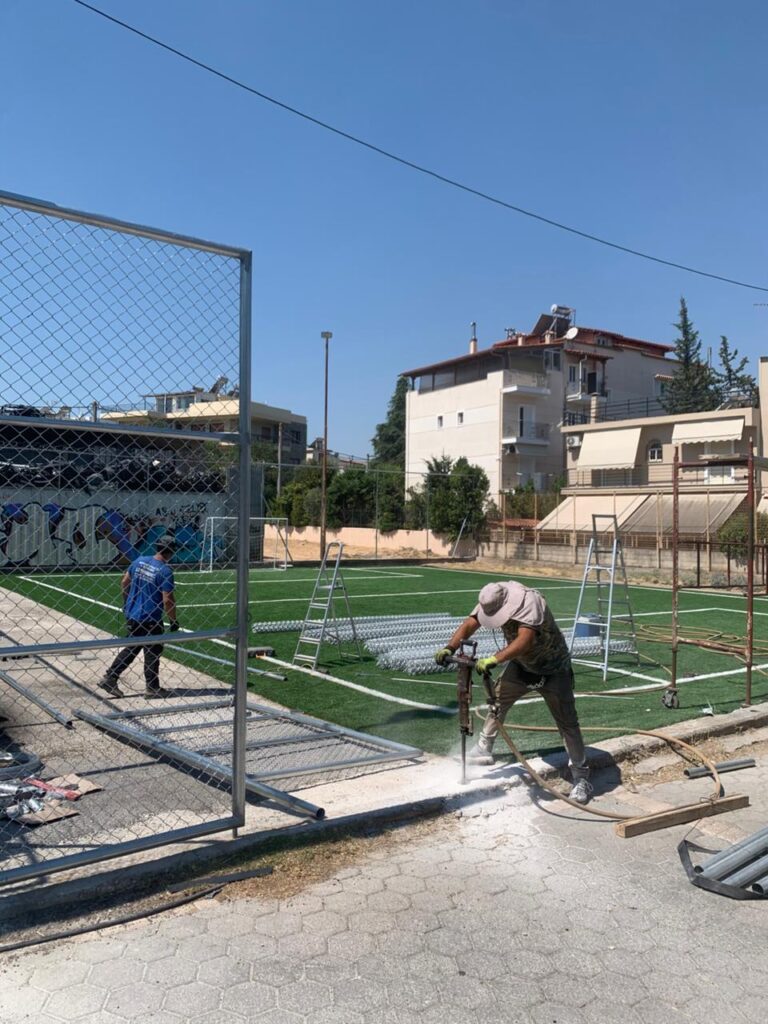 Ολοκλήρωση εργασιών περίφραξης στο γήπεδο 5Χ5 επί της οδού Β. Ηπείρου, στη Λυκόβρυση 7 Ολοκλήρωση εργασιών περίφραξης στο γήπεδο 5Χ5 επί της οδού Β. Ηπείρου, στη Λυκόβρυση