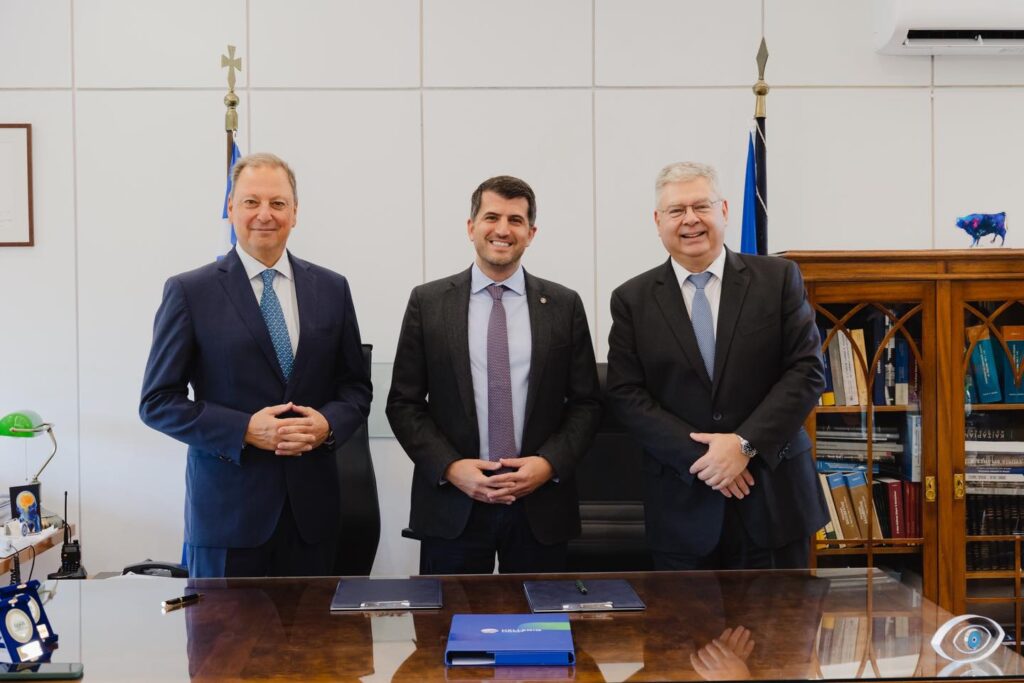 Δωρεά Πυροσβεστικών Οχημάτων από τη HELLENiQ ENERGY στον Σ.Π.Α.Π. 3 Δωρεά Πυροσβεστικών Οχημάτων από τη HELLENiQ ENERGY στον Σ.Π.Α.Π.