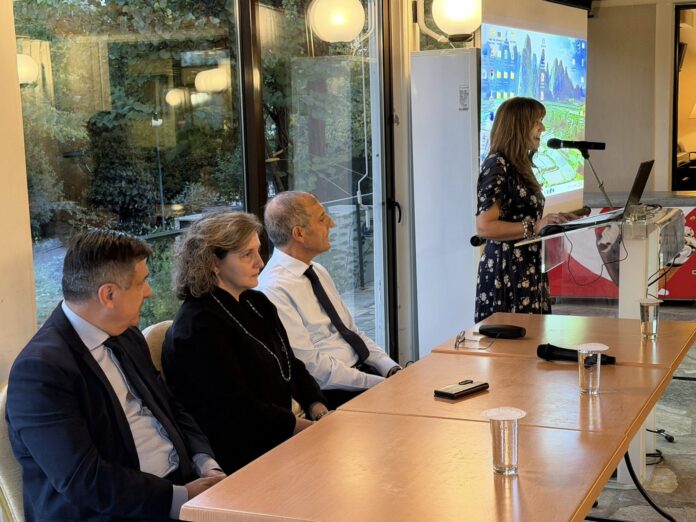 ΚΕΠ Υγείας Δήμου Κηφισιάς: Μήνυμα ευαισθητοποίησης έστειλε η εκδήλωση για την «Πρόληψη του καρκίνου του μαστού»_690459f46a1da.jpeg