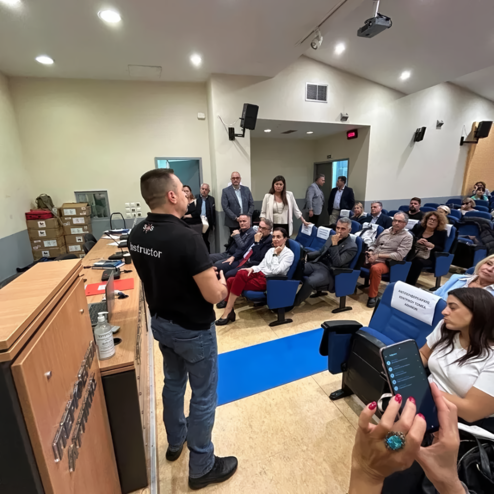 Νίκος Χαρδαλιάς: «20 απινιδωτές σε κτήρια της Περιφέρειας Αττικής – Η ζωή μπορεί να κριθεί μέσα σε λίγα δευτερόλεπτα» 6 IMG_2-1000x1000