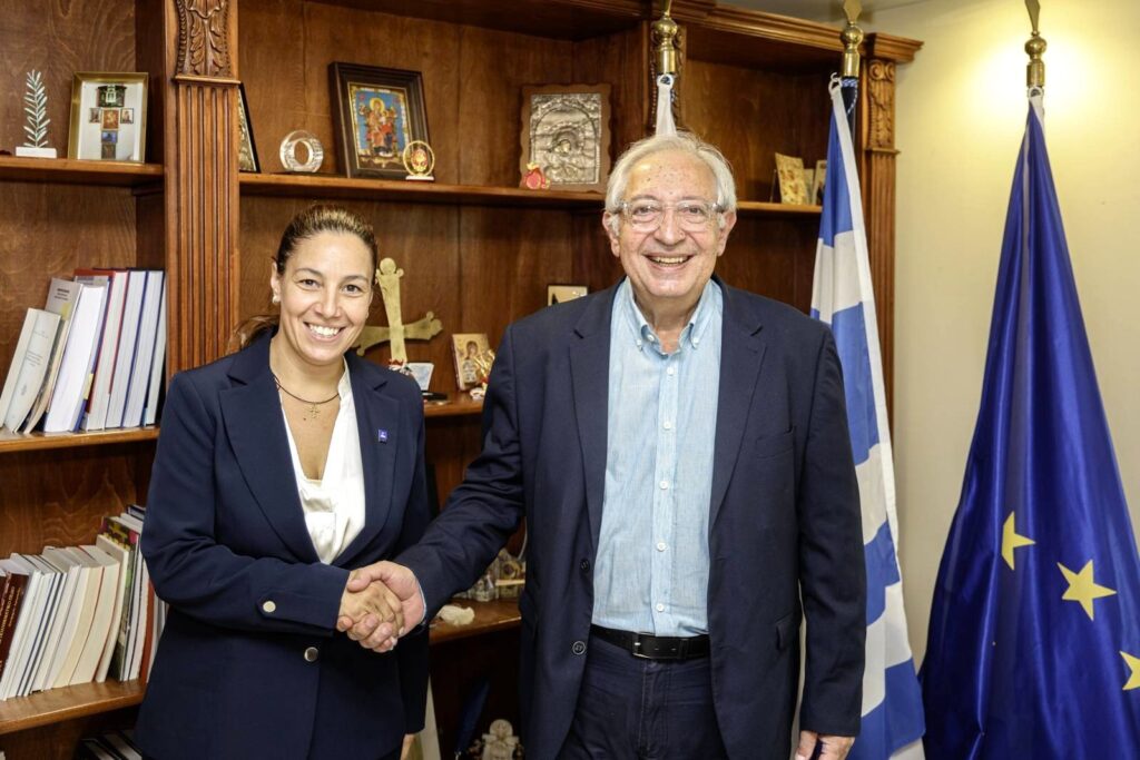 Συνάντηση του Δημάρχου Αμαρουσίου Θεόδωρου Αμπατζόγλου με τη νέα Αντιπεριφερειάρχη Βορείου Τομέα Αθηνών Μαργαρίτα Βάρσου 4 Συνάντηση του Δημάρχου Αμαρουσίου Θεόδωρου Αμπατζόγλου με τη νέα Αντιπεριφερειάρχη Βορείου Τομέα Αθηνών Μαργαρίτα Βάρσου