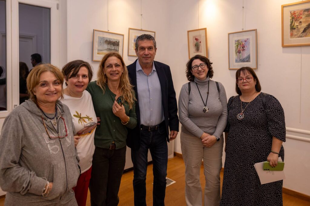 Εγκαινιάστηκε η Έκθεση Ζωγραφικής της εικαστικού Χρυσάνθης Ζάρρα-Σωτηροπούλου 4 Εγκαινιάστηκε η Έκθεση Ζωγραφικής της εικαστικού Χρυσάνθης Ζάρρα-Σωτηροπούλου