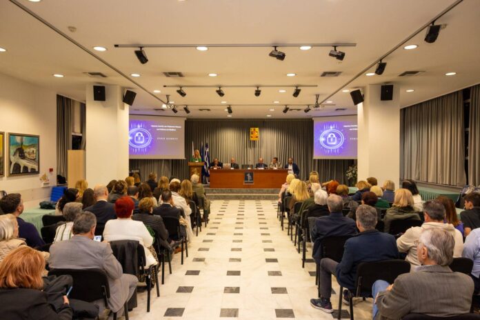 Εκδήλωση της ΠΑ.Ε.Λ.Ο. στον Δήμο Αμαρουσίου «Αόρατες Απειλές του Ψηφιακού Κόσμου για Ενήλικες και Εφήβους»_691ebfbfe837c.jpeg