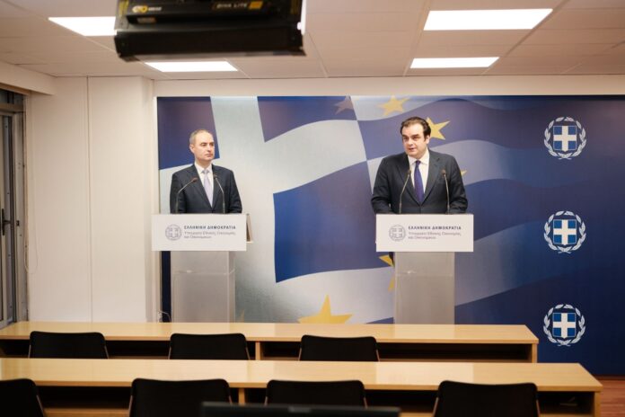 Κ. Πιερρακάκης: Ενίσχυση της ενεργειακής ασφάλειας Ελλάδος -Ρουμανίας μέσω του κάθετου διαδρόμου φυσικού αερίου Συνάντηση Υπουργού Εθνικής Οικονομίας και Οικονομικών Κ.Πιερρακάκη με τον Ρουμάνο ομόλογό του, Αλεξάντρου Ναζάρε_6910712e087a6.jpeg