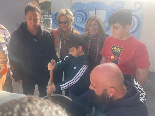 Μαθητές του 4ου Δημ. Σχ. Κηφισιάς & εθελοντές της Love Van μαγείρεψαν για το Κοινωνικό Παντοπωλείο της πόλης_691eba1836e8b.png