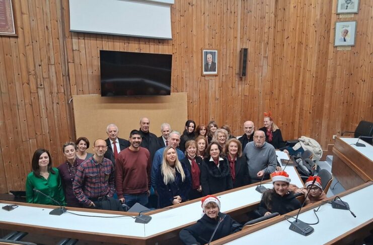 Χριστουγεννιάτικα κάλαντα & ευχές στο Δημαρχείο από τη «Χορωδία Κηφισιά 1937» Home