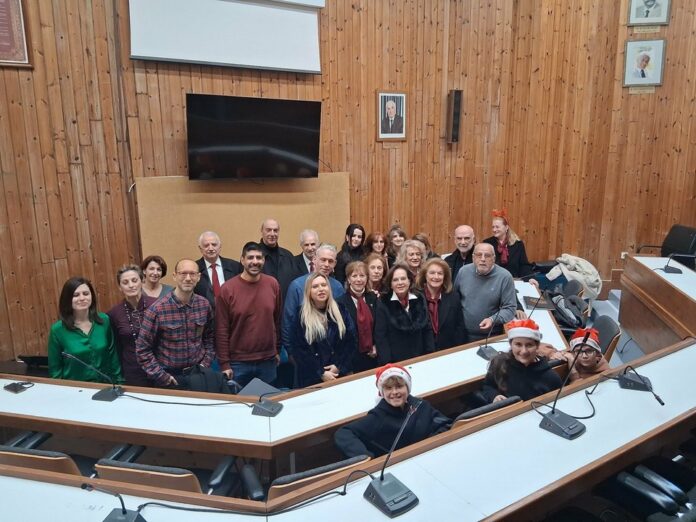 Χριστουγεννιάτικα κάλαντα & ευχές στο Δημαρχείο από τη «Χορωδία Κηφισιά 1937»_6953ff3346efe.jpeg